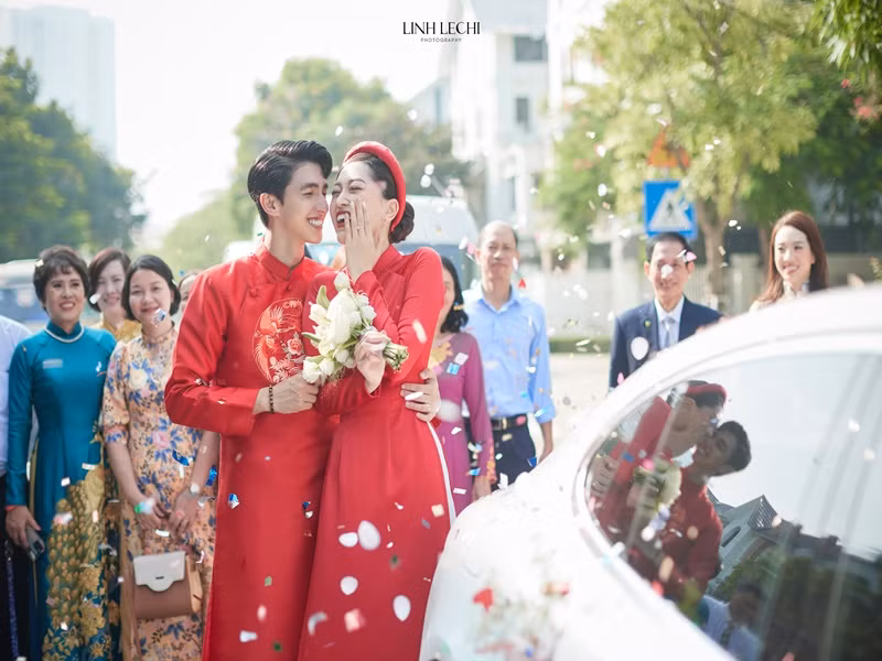 Bình An và gia đình đón Phương Nga về quê nhà Phú Thọ.