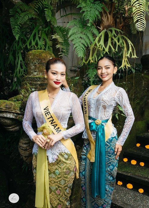 Ngày 13/10, Thiên Ân cùng các người đẹp khác tham gia hoạt động tìm hiểu văn hóa Bali. Ảnh: Miss Grand International