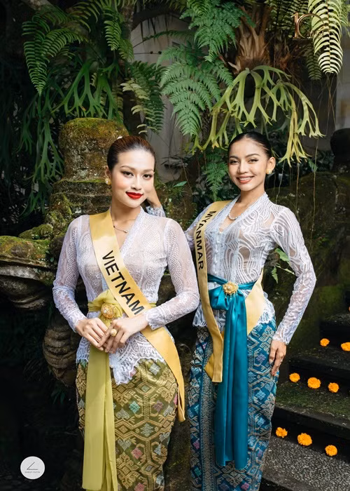 Ngày 13/10, Thiên Ân cùng các người đẹp khác tham gia hoạt động tìm hiểu văn hóa Bali. Ảnh: Miss Grand International