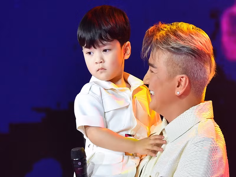 Mr Đàm giãi bày: "Với một người ồn ào, khoe mẽ như tôi, việc giữ một bí mật suốt ba năm khó khăn lắm. Với người khác, có một đứa con là điều bình thường nhưng với tôi, đó là điều đặc biệt và có thể bị chú ý". Ảnh: Vietnamnet