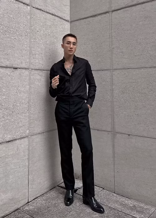 Việc Sơn Tùng M-TP phản ứng gắt với antifan gây tranh cãi trái chiều. Không ít người cho rằng anh đang đi vào vết xe đổ của nhiều sao Việt công khai đối đầu với antifan.