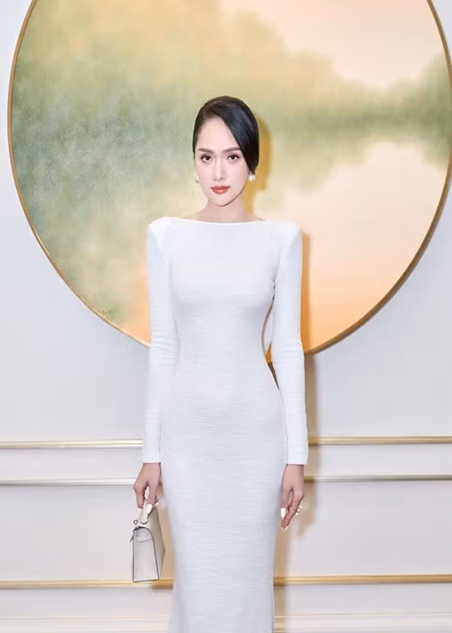 Năm 2020, sau khi antifan lập nhóm bàn tán về các phát ngôn của Hương Giang Idol, nữ ca sĩ lập tức đáp trả. Hương Giang quy chụp tất cả antifan là “những người xấu", “những kẻ không thiện chí", “những người chỉ chăm chăm dìm hàng”. Thậm chí, nữ ca sĩ còn tìm đến nhà, chất vấn thẳng mặt một antifan.