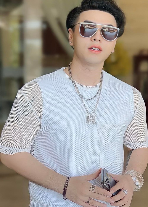 Bị cho rằng thiếu kiềm chế, Akira Phan cho rằng antifan không chỉ đụng chạm đến anh, lại còn chửi cả khán giả nên anh bắt buộc phải lên tiếng.