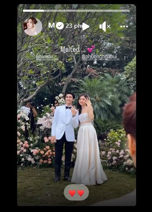 Những giây phút trọng đại của Phương Nga - Bình An có sự chứng kiến của gia đình, bạn bè thân thiết. Hoa hậu Đỗ Mỹ Linh chia sẻ, khoảnh khắc trao nhẫn của cô dâu chú rể khiến cô "tan chảy". Ảnh chụp màn hình