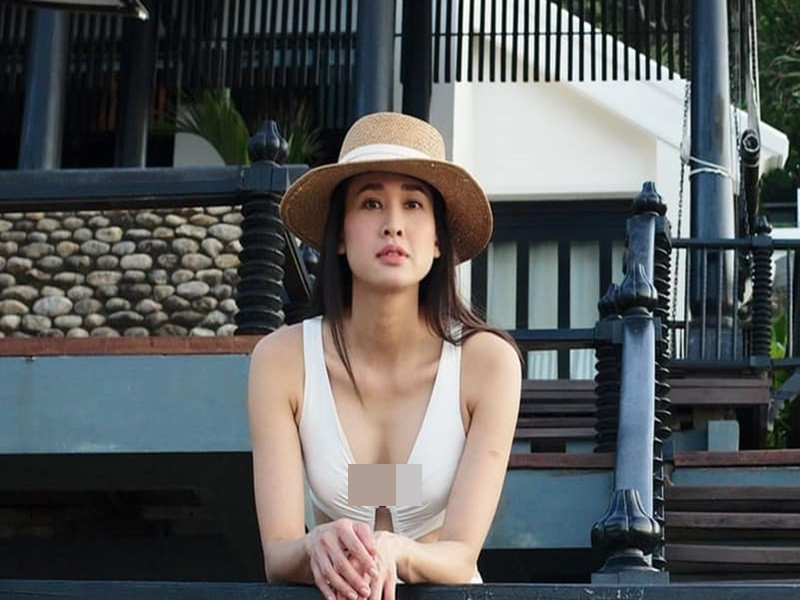 Ngày đăng quang Hoa hậu phụ nữ Việt Nam qua ảnh 2006, cô cao 1m72, có số đo 3 vòng 84-59-90cm.