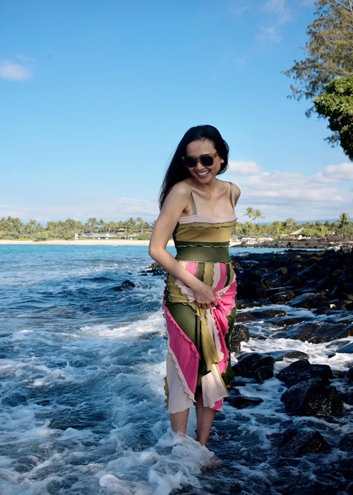 Ngoài công việc và bạn trai, cô dành khá nhiều thời gian rảnh rỗi để gặp gỡ bạn bè.