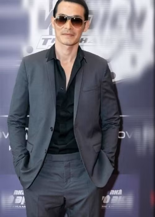 Khi còn hẹn hò Phượng Chanel, nam diễn viên bị chê xuống sắc. Hậu chia tay, anh “lột xác”. Nam diễn viên giảm hơn chục cân nhờ dành 3 tiếng trong phòng gym mỗi ngày. Ảnh: Công lý và xã hội