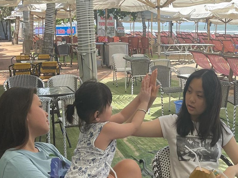 Quách Ngọc Ngoan vẫn quan tâm, yêu thương hai con gái riêng của Phượng Chanel.