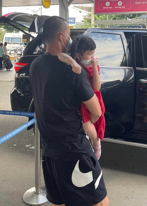 Khi Quách Ngọc Ngoan bận công việc, bé Sumi sống cùng mẹ - doanh nhân Phượng Chanel.