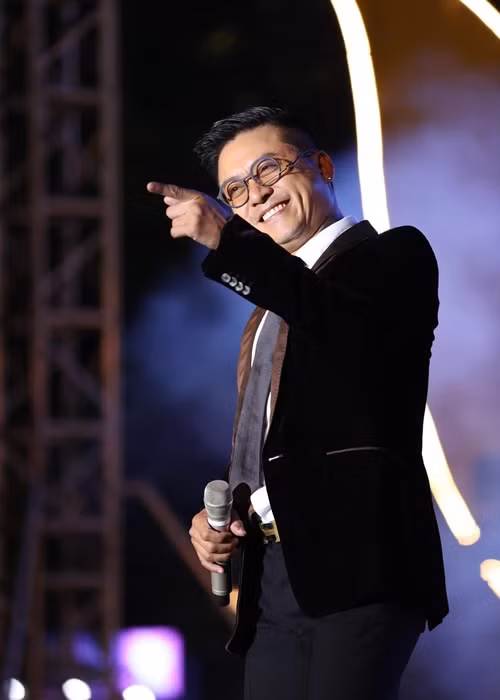 Cát sê của Tuấn Hưng dao động ở mức 70 triệu đến 100 triệu. Ảnh: FBNV