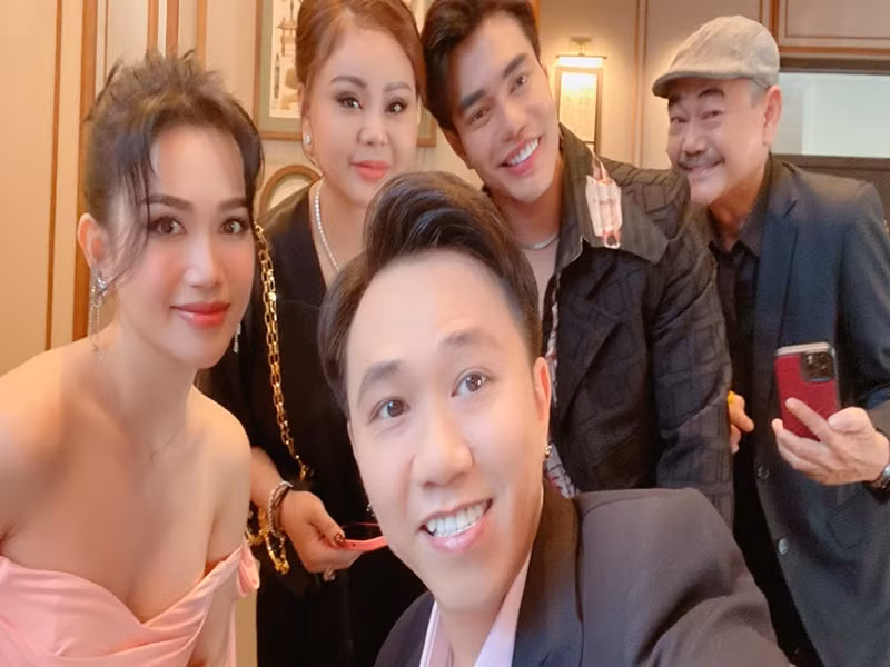 Các nghệ sĩ Anh Đức, Dương Bảo Lâm, Lê Giang... dự đám cưới Diệu Nhi - Anh Tú. 