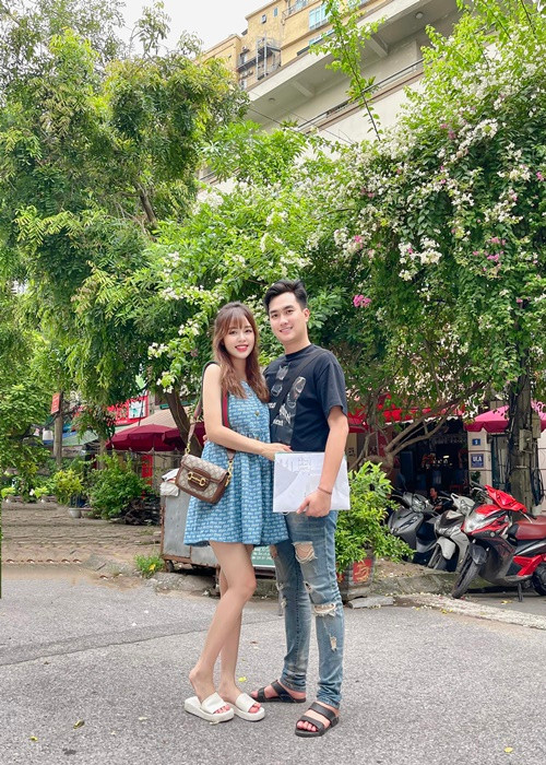 Nam diễn viên mua đồ tẩm bổ cho vợ, chủ động san sẻ việc nhà.