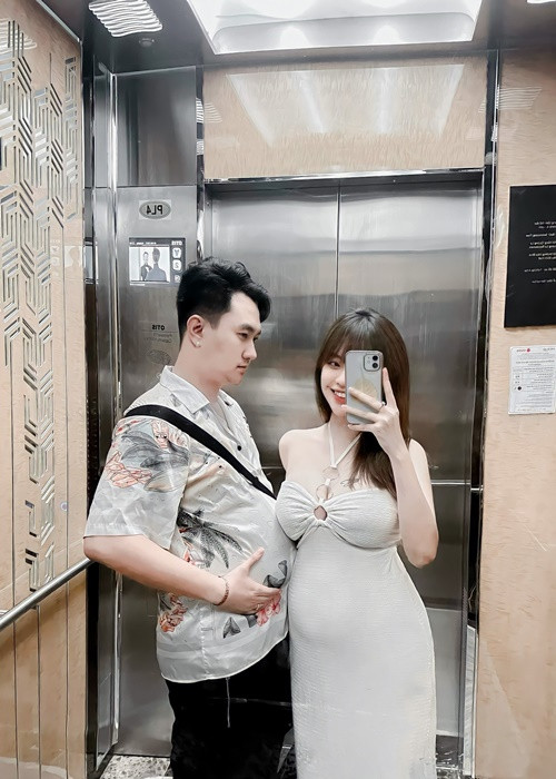 Bà xã Anh Tuấn mang thai con trai đầu lòng.