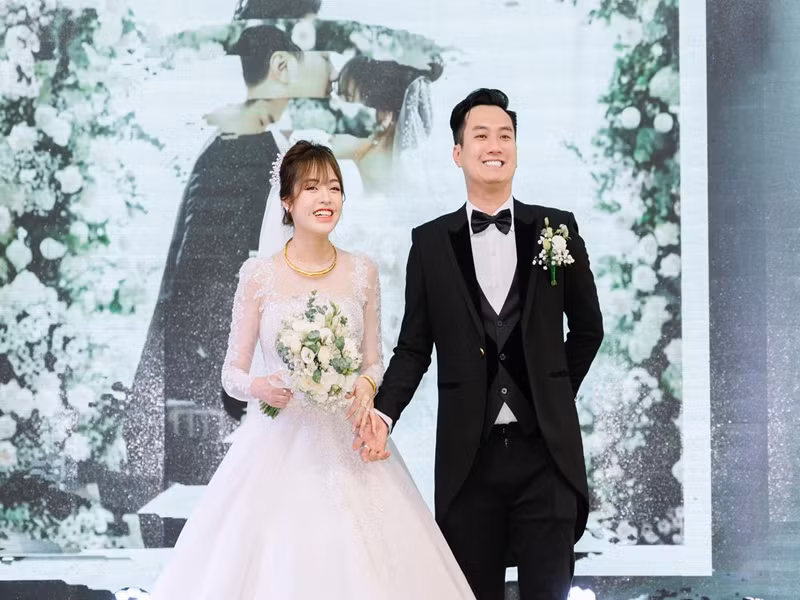 Đám cưới của Anh Tuấn - Diễm Quỳnh diễn ra tại nhà cô dâu vào cuối tháng 4/2022, tại nhà chú rể vào đầu tháng 5/2022.