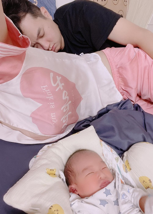 Con trai đầu lòng của Anh Tuấn rất kháu khỉnh.