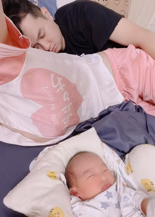 Con trai đầu lòng của Anh Tuấn rất kháu khỉnh.