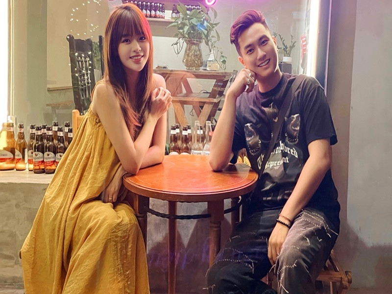 Bà xã Anh Tuấn có bầu vẫn xinh đẹp, quyến rũ.