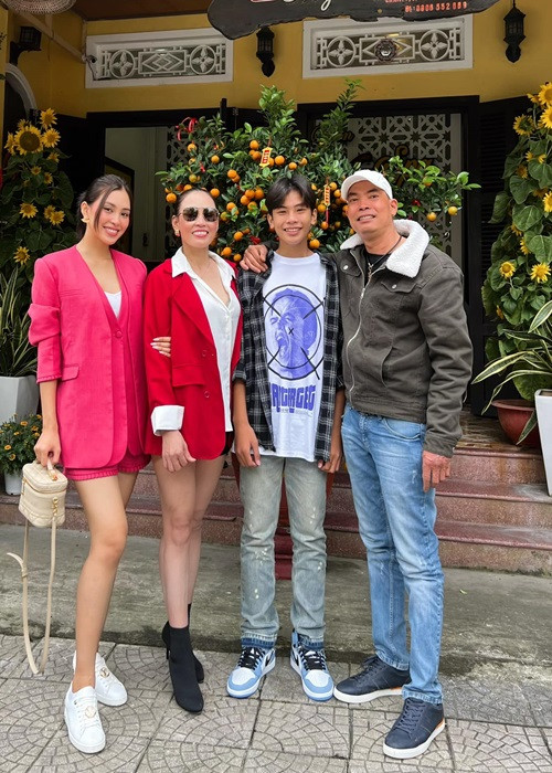 Tiểu Vy về thăm gia đình ở Hội An mỗi khi rảnh rỗi, dịp lễ Tết. Ảnh: FBNV