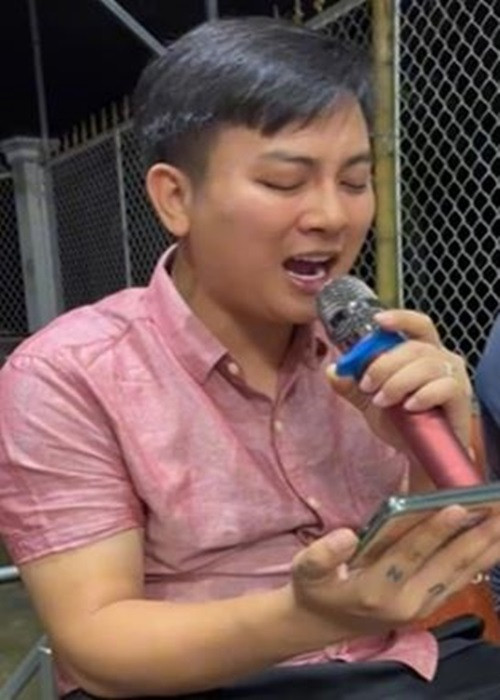 Tuy nhiên, một số khán giả vẫn đặt kỳ vọng vào sự tái xuất của Hoài Lâm bởi anh vốn là một nghệ sĩ tài năng với giọng hát đầy cảm xúc, nếu phát huy đúng năng lực, anh có thể lấy lại ánh hào quang. Ảnh: Dân Trí