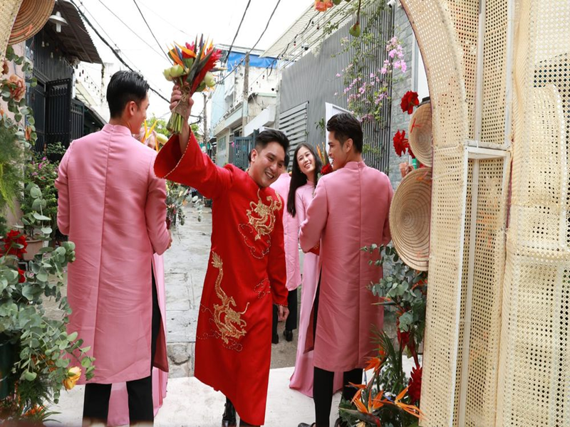 Anh Khoa sinh năm 1990, kém Liêu Hà Trinh 2 tuổi. Anh là một doanh nhân trẻ tại Hà Lan chuyên về lĩnh vực đầu tư nhà hàng khách sạn, nghiên cứu ẩm thực. Anh và Liêu Hà Trinh đăng ký kết hôn vào ngày 11/5/2022. Ảnh: Thương hiệu và pháp luật