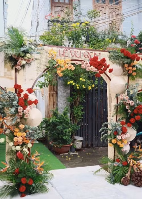  Liêu Hà Trinh theo chồng về dinh vào ngày 10/10. Hôn lễ của cô mang hơi hướng miền Tây xen lẫn Sài Gòn xưa. Ảnh: Bảo vệ công lý