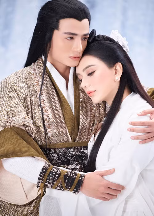 Lâm Khánh Chi - Song Duy có nhiều khoảnh khắc tình tứ.