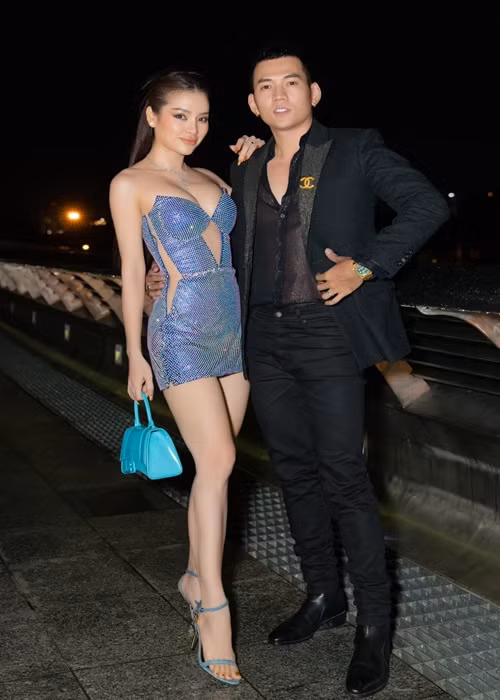 Nhờ dao kéo, gương mặt của Phương Trinh Jolie thon gọn, cuốn hút hơn.