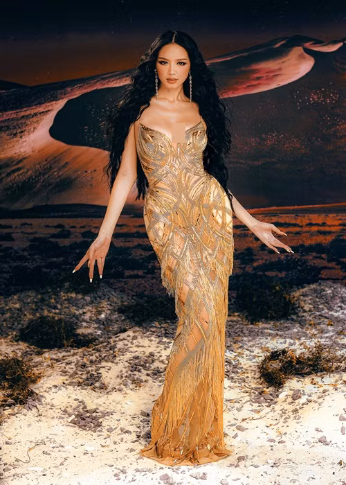 Thiết kế lấy màu vàng đồng làm chủ đạo. Form dáng corset định hình giúp Bảo Ngọc khoe triệt để đường cong nóng bỏng của mình. Ảnh: Sen Vàng