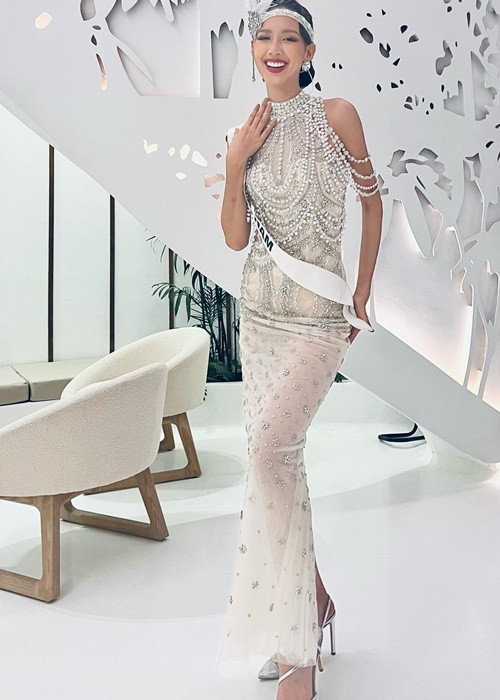 Với chiều cao 1m85 vượt trội, đại diện Việt Nam gây ấn tượng mạnh với khán giả. Ảnh: FBNV