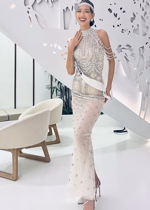 Với chiều cao 1m85 vượt trội, đại diện Việt Nam gây ấn tượng mạnh với khán giả. Ảnh: FBNV