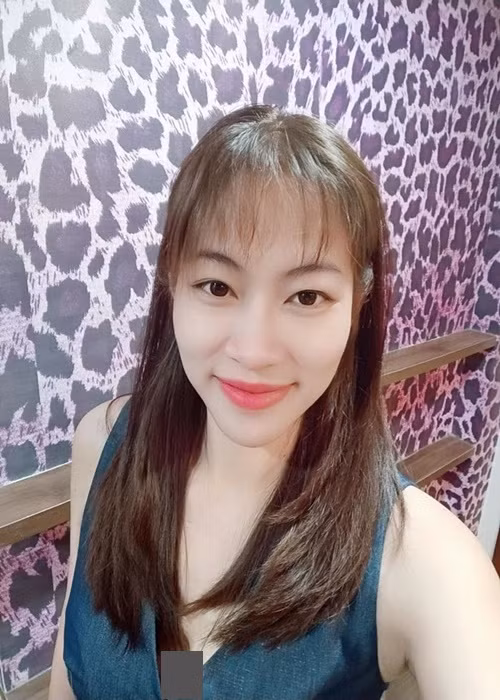 Tháng 11/2021, khi Thu Thảo vướng ồn ào ly hôn doanh nhân Phúc Thành, Thùy Trang tố em rể cũ lấy đủ lý do để mượn thùng tiền cưới từ nhà gái rồi quỵt, quẹt thẻ tín dụng của Thu Thảo để cho người thứ ba. Ảnh: FBNV