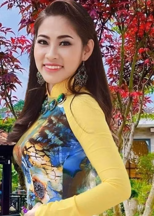 Sau đó, Thùy Tiên tố cáo Thùy Trang ra Cơ quan Cảnh sát điều tra Công an TP.HCM. Chị gái Hoa hậu Đặng Thu Thảo nói qua quá trình điều tra, cơ quan chức năng xác minh không đủ cơ sở xác định có dấu hiệu tội phạm. "Việc Thùy Tiên vay tiền rồi trốn tránh trách nhiệm trả nợ, vu khống tôi vào các tội danh như lừa đảo, cưỡng đoạt tài sản, tố giác tôi ra cơ quan công an mà không có bằng chứng, căn cứ... là những hành vi có dấu hiệu vi phạm pháp luật nghiêm trọng. Nó khiến tôi không chỉ có nguy cơ bị mất trắng tiền của mà còn chà đạp danh dự, nhân phẩm, khiến sức khỏe tôi bị suy sụp", Thùy Trang cho hay. Ảnh: Yan