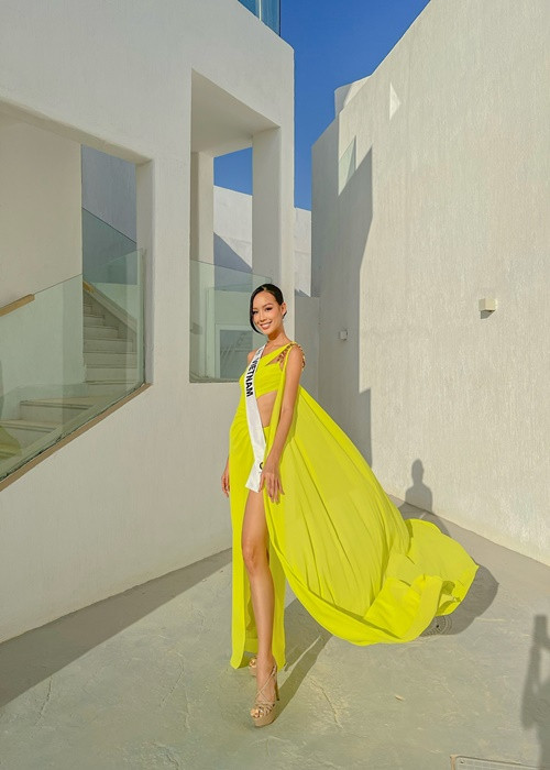 Bao Ngoc mac ho bao o Hoa hau Lien luc dia 2022