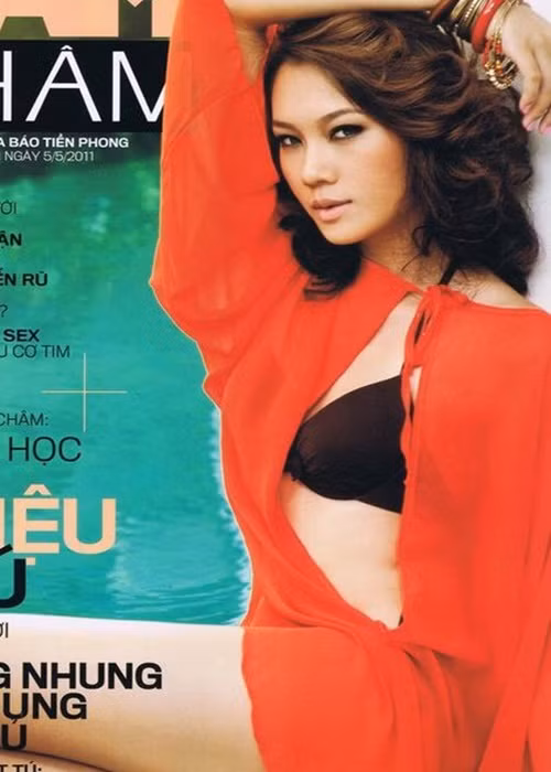 Nữ người mẫu gợi cảm trên bìa tạp chí năm 2011. Ảnh: FBNV