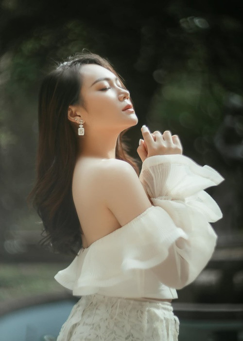 Người đẹp sinh năm 1991 vừa chăm sóc gia đình vừa kinh doanh. Ảnh: FBNV