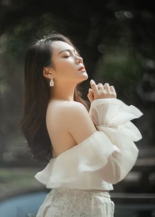 Người đẹp sinh năm 1991 vừa chăm sóc gia đình vừa kinh doanh. Ảnh: FBNV