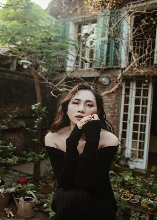 Ngọc Thạch hiện tại là bà mẹ hai con. Sắc vóc của cô được nhận xét quyến rũ hơn ngày còn son rỗi. Ảnh: FBNV