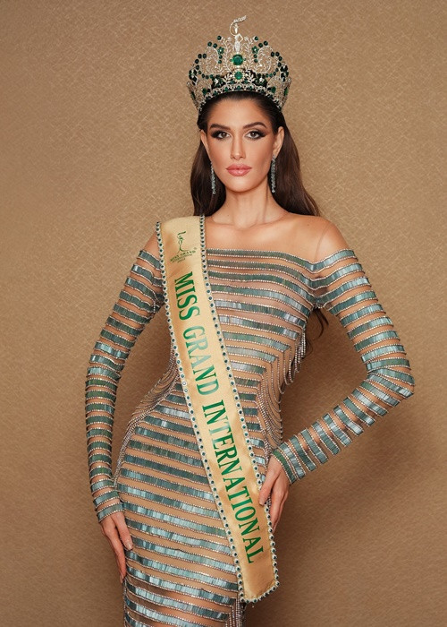 Đọ tài sắc tân Hoa hậu Hòa bình Quốc tế và 4 á hậu Do tai sac tan Hoa hau Hoa binh Quoc te va 4 a hau