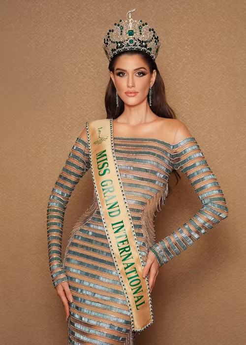 Do tai sac tan Hoa hau Hoa binh Quoc te va 4 a hau