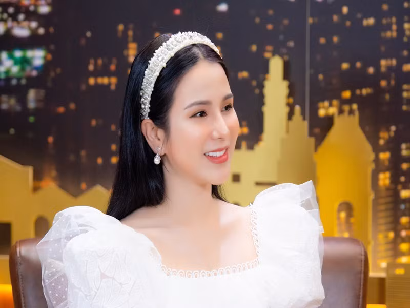 Theo Diệp Lâm Anh, cô có cuộc nói chuyện kéo dài 2 tiếng với người thứ ba. Ảnh: Vietnamnet