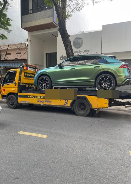 Trên trang cá nhân, Diệp Lâm Anh vừa chia sẻ, sau khi mang xe hơi đi sửa, cô phát hiện ô tô của cô bị gắn thiết bị định vị. Nữ người mẫu đã biết ai là người đứng sau chuyện này. Ảnh: FBNV