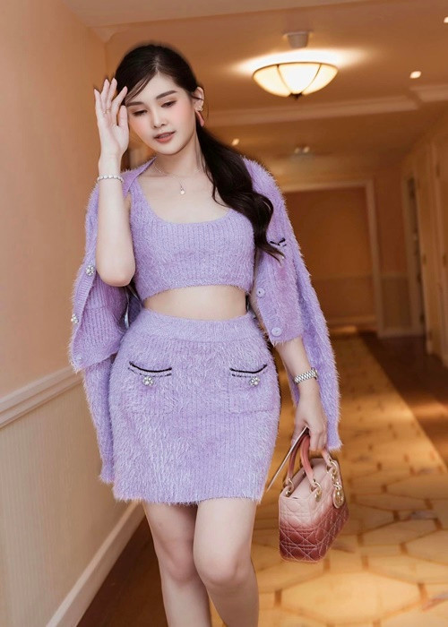 Nàng hậu khiếu nhiều người ghen tỵ khi vừa xinh đẹp, giàu có, thành công lại có chuyện tình cảm như ý.