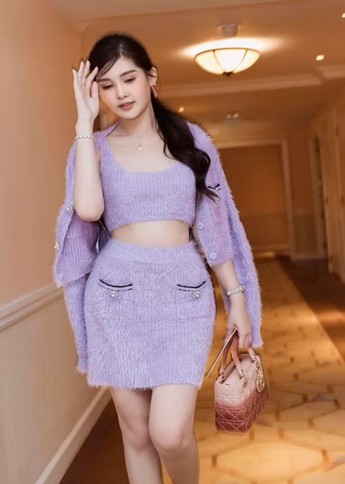 Nàng hậu khiếu nhiều người ghen tỵ khi vừa xinh đẹp, giàu có, thành công lại có chuyện tình cảm như ý.