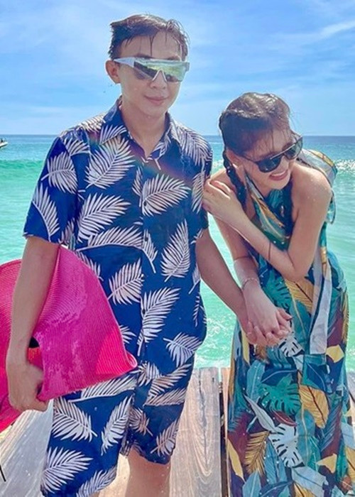 Trước thềm đám cưới, Ngân Anh và Tô Ny dính như sam.