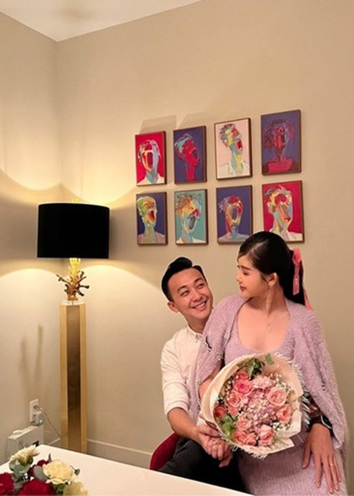 Ngân Anh và Tô Ny hẹn hò trong 2 năm qua nhưng giữ bí mật chuyện tình cảm.