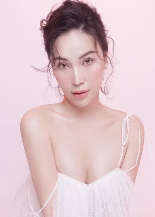 Diễn viên Quỳnh Thư trở nên kín tiếng về chuyện tình cảm hơn bao giờ hết. Ảnh: FBNV