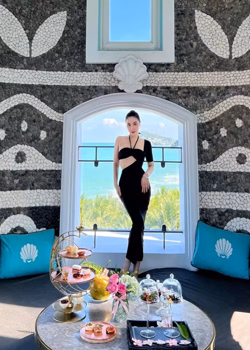 Trên trang cá nhân, Quỳnh Thư vẫn thường xuyên đăng tải hình ảnh sống sang chảnh. Ảnh: FBNV