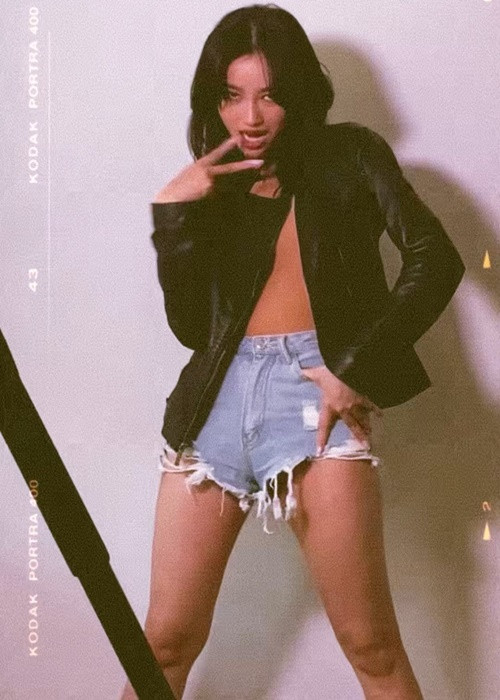 Cuộc sống của cô nơi xứ người dường như đầy bình yên.