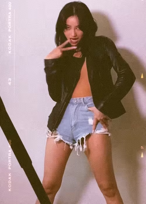 Cuộc sống của cô nơi xứ người dường như đầy bình yên.