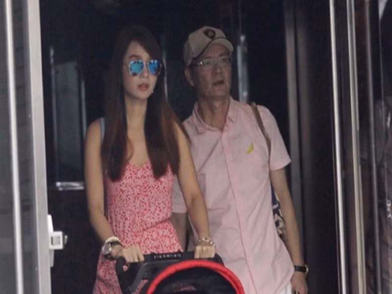 Helen Thanh Đào kết hôn vào năm 22 tuổi. Chồng của cô tên Đới Phát Khuê. Tuy nhiên, trước truyền thông, cô gọi chồng là "anh trai nuôi". Ảnh: Khám phá